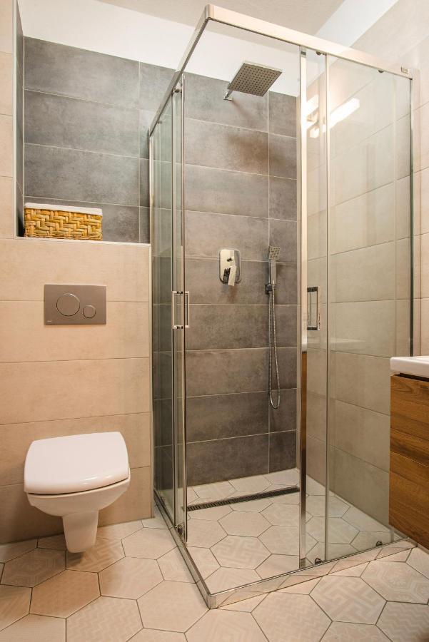 Bazalt Apartments Миеркуря Чук Екстериор снимка