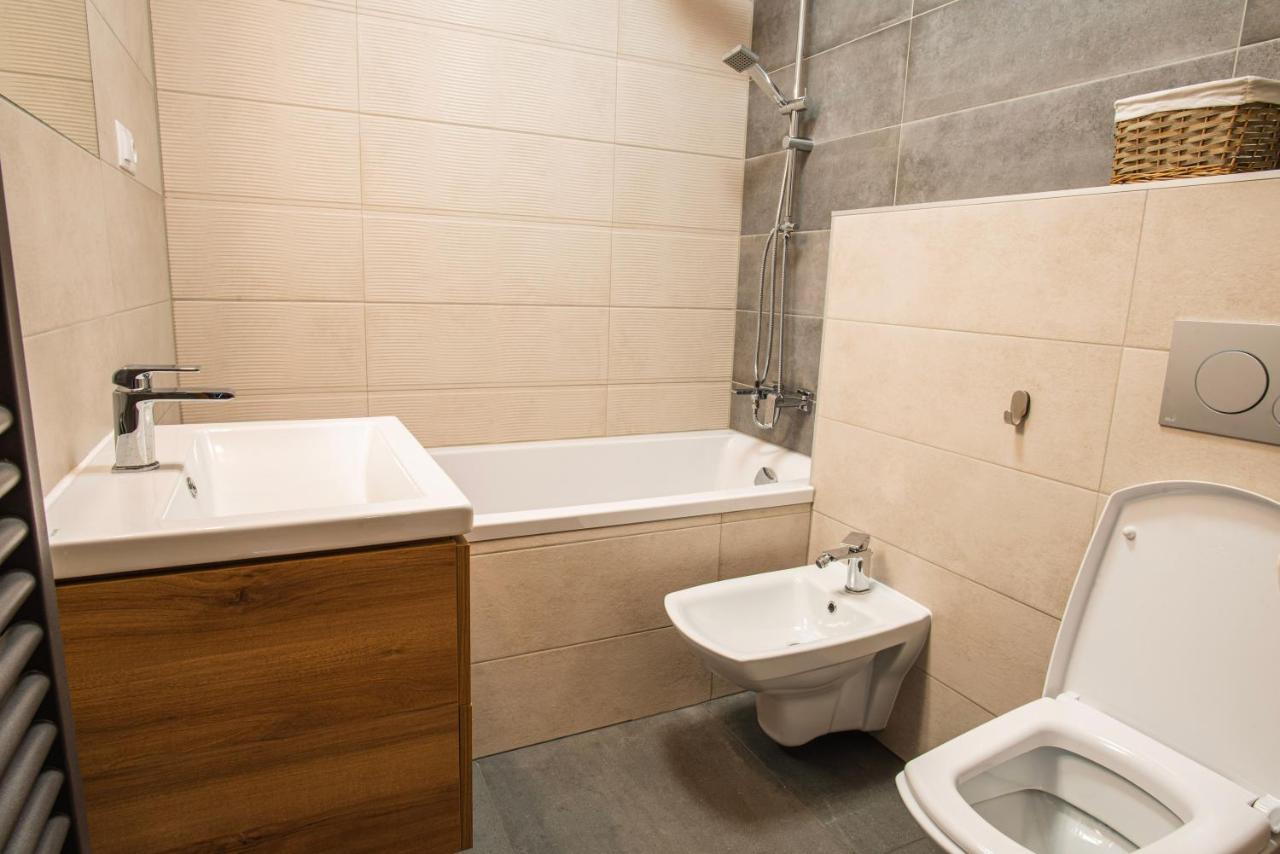 Bazalt Apartments Миеркуря Чук Екстериор снимка