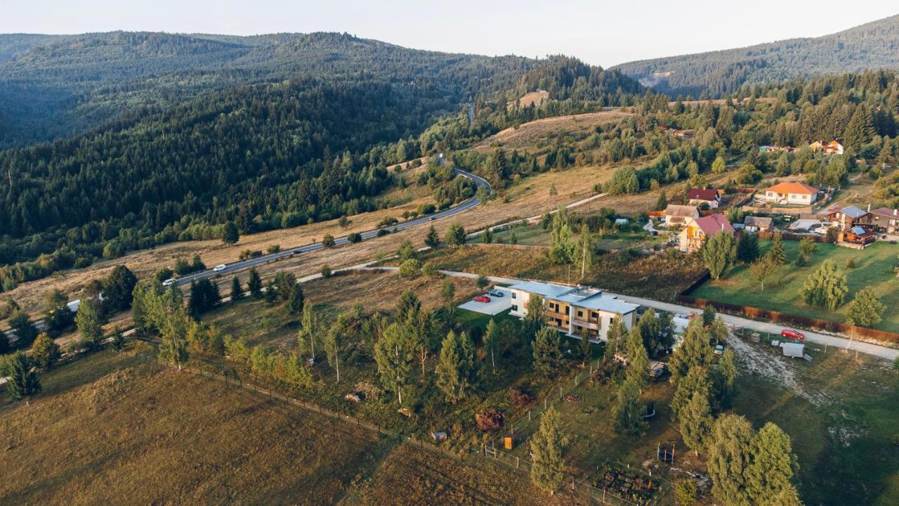 Bazalt Apartments Миеркуря Чук Екстериор снимка
